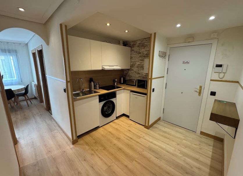 Cocina moderna oscura