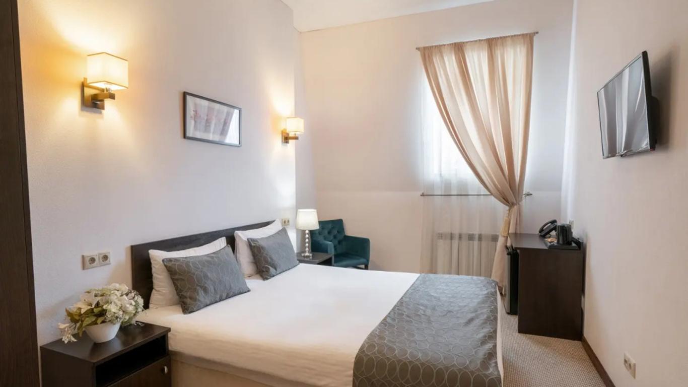 Maksim Gorkiy Hotel