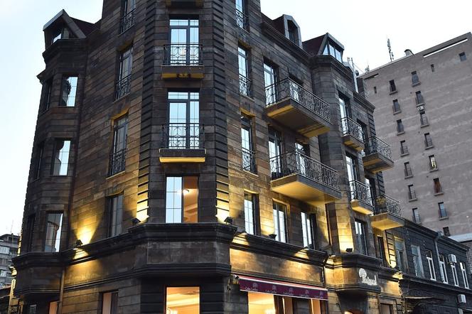 Boulevard Hotel