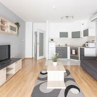 Corvin Plaza Apartments & Suites