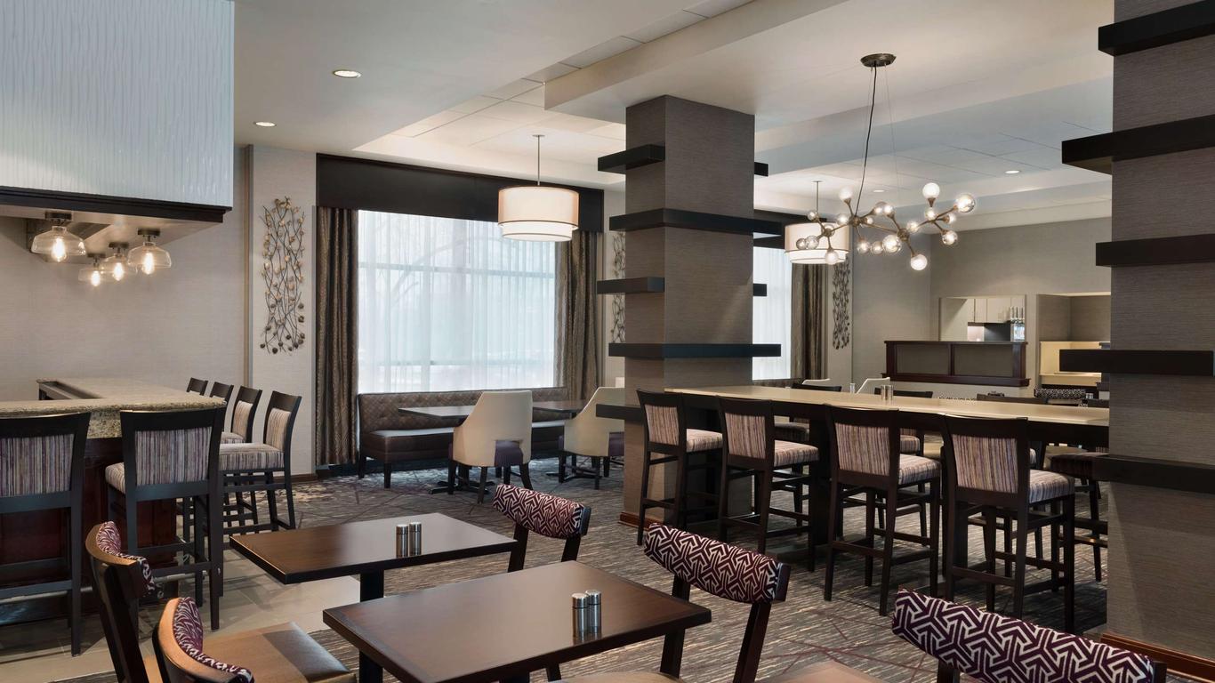 DoubleTree by Hilton Milwaukee - Brookfield