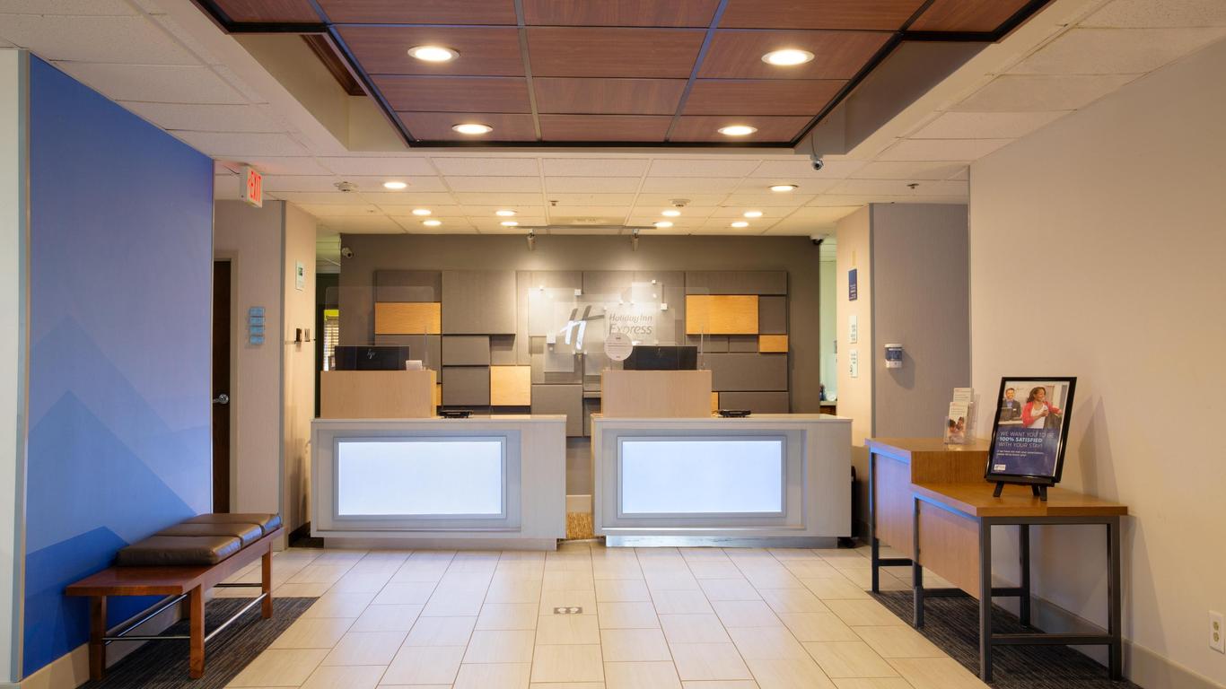 Holiday Inn Express Hotel & Suites Dayton-Huber Heights