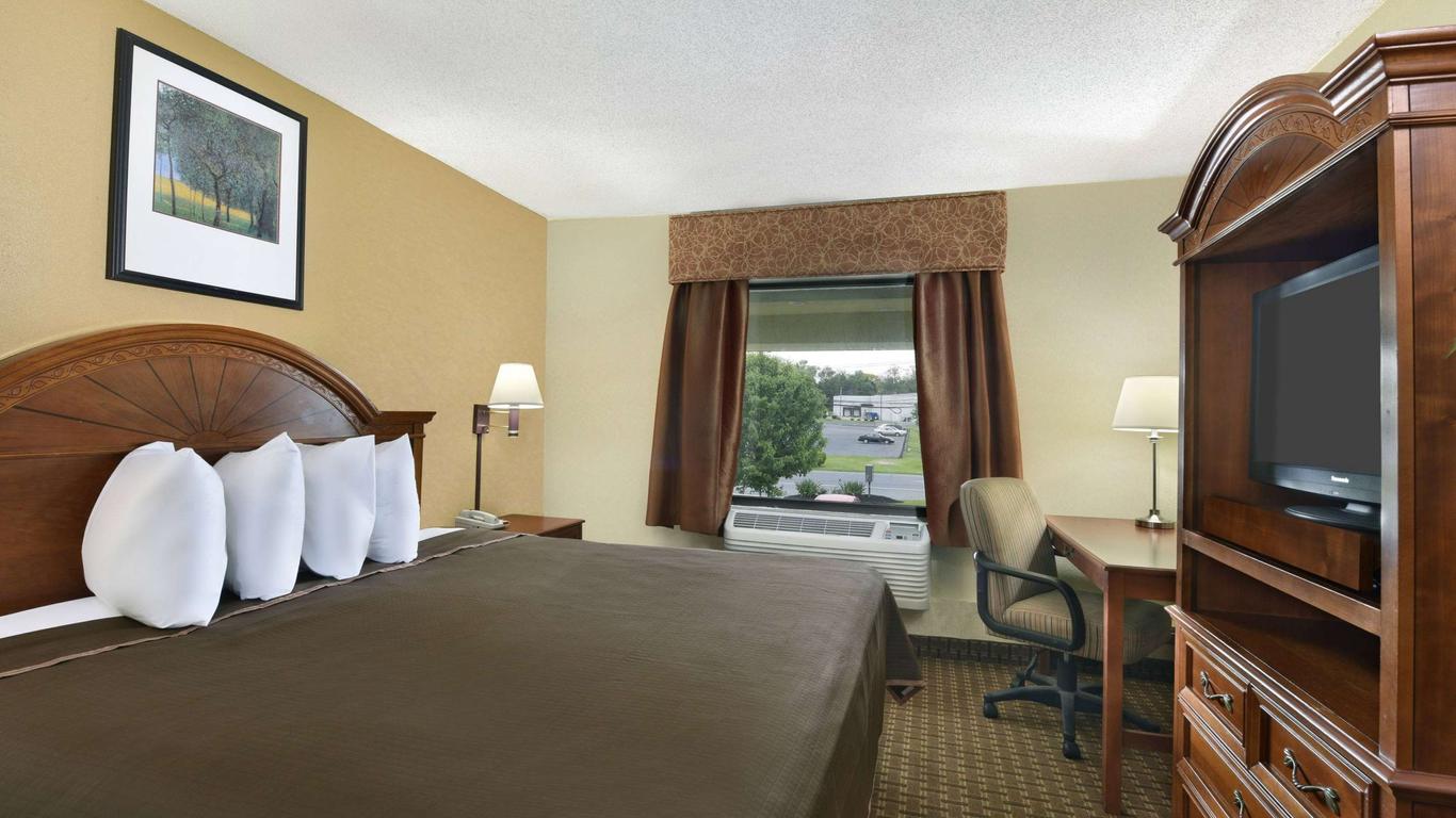 Howard Johnson by Wyndham Allentown Dorney Hotel & Suites