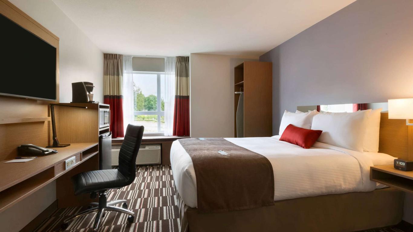 Microtel Inn & Suites by Wyndham Oyster Bay