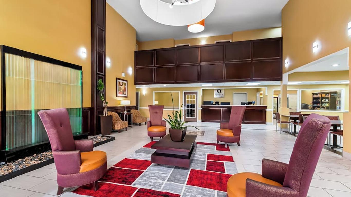 Quality Inn & Suites Airport North - Stone Oak