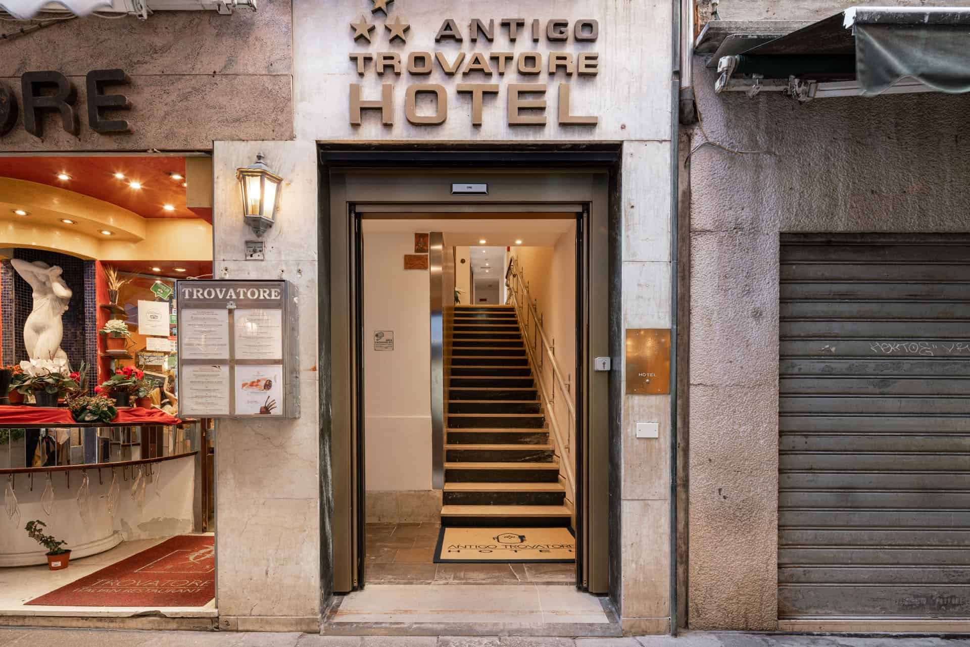 Entrada del hotel
